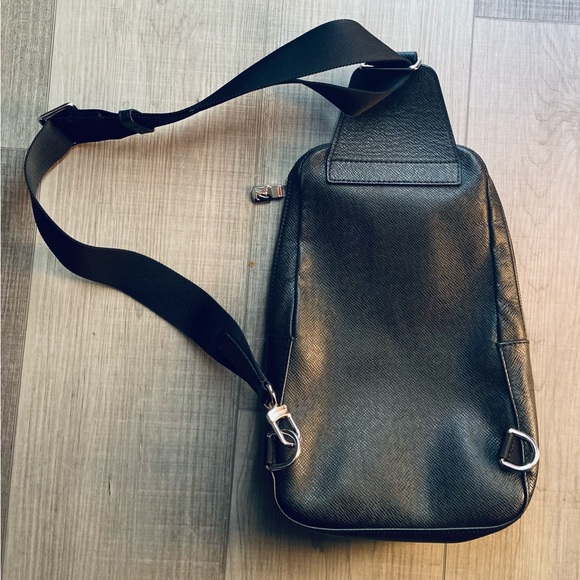 Mens Louis Vuitton Shoulder Bag - Picture 2 of 4